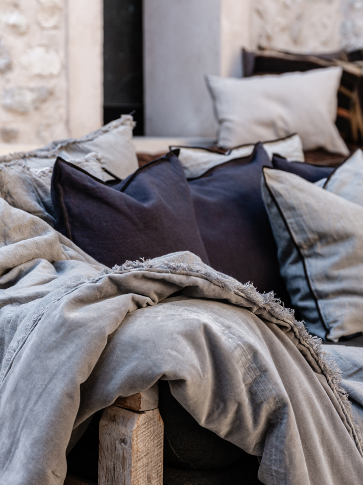 CUSHION COVER VELVET & LINEN - Lava Grey